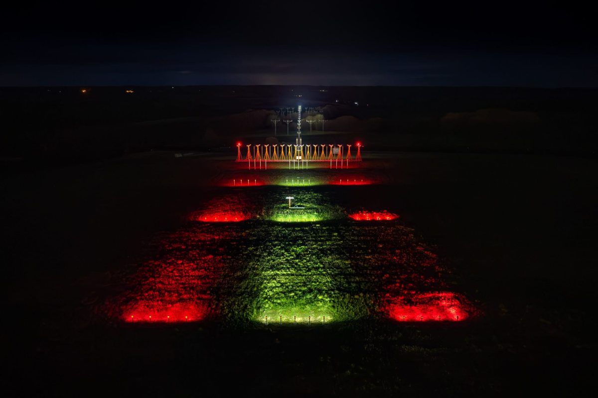 Runway Approach Lights © Leo Hillier
