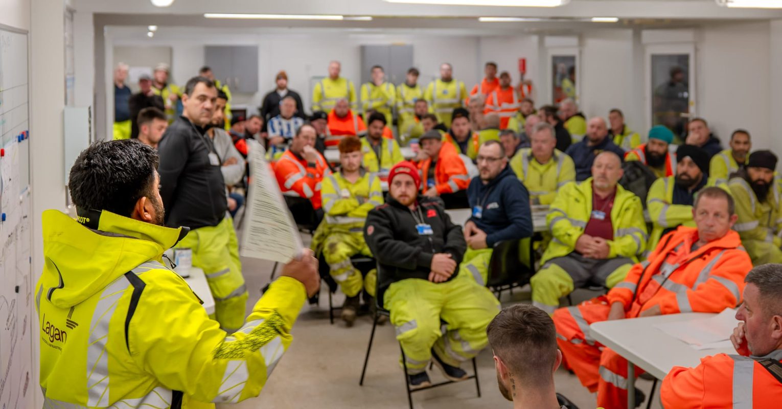 Night Shift Briefing © Leo Hillier