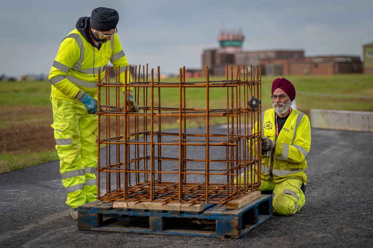 Site Workers © Leo Hillier