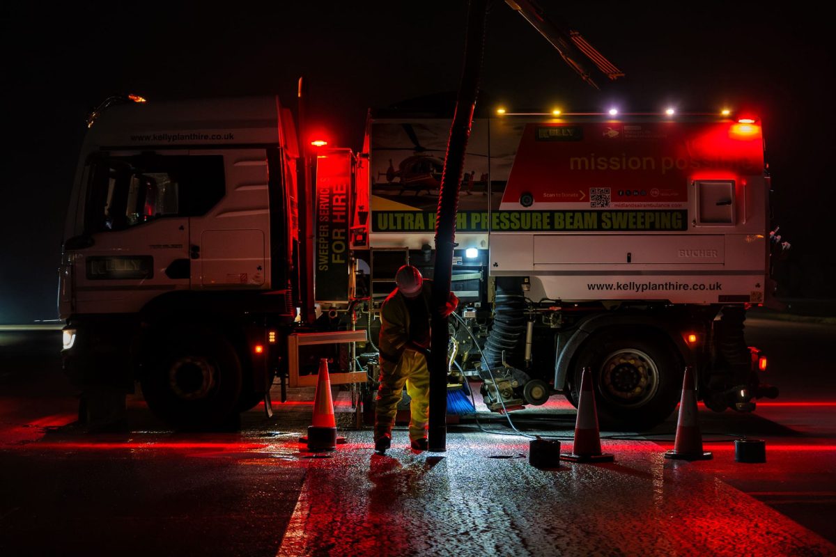 Sweeper at Night © Leo Hillier